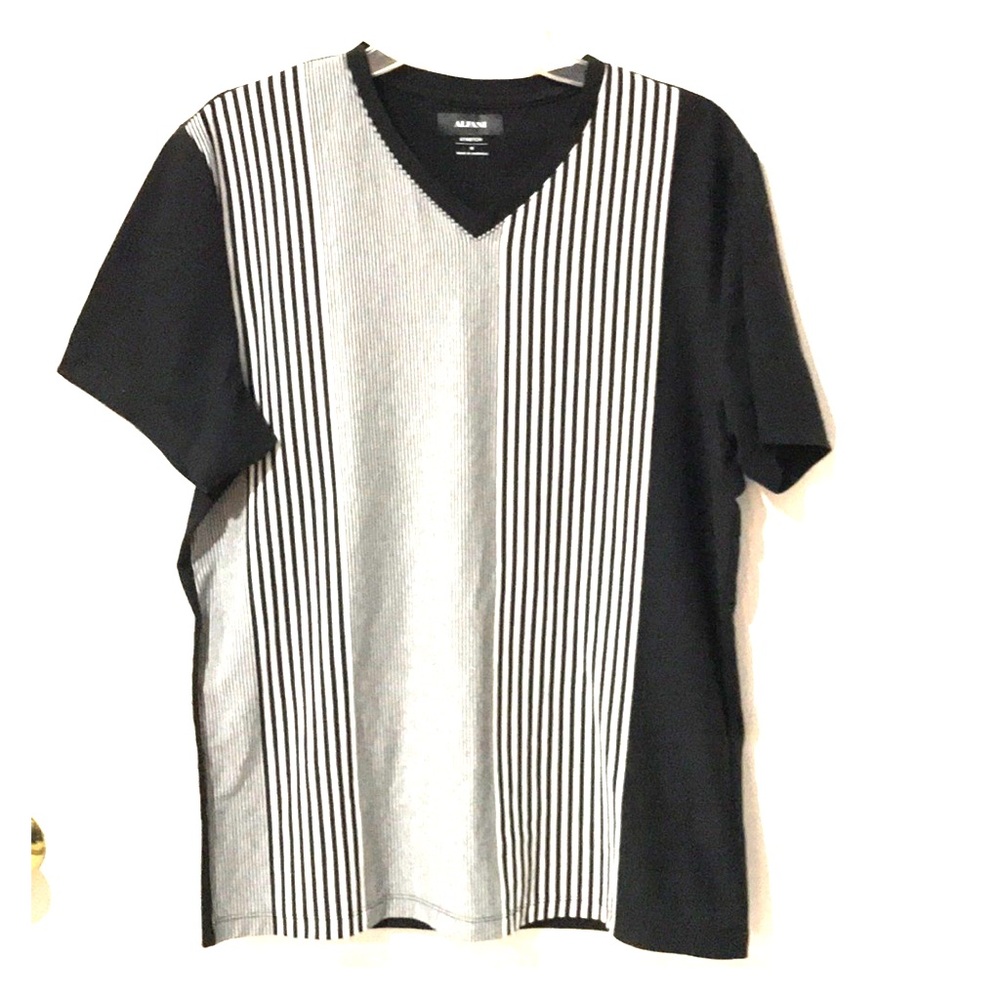 ALFANI BRAND NEW V-NECK TSHIRT SIZE - M